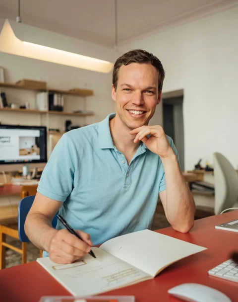 Build a CV that gets you interviews with this free CV writing course